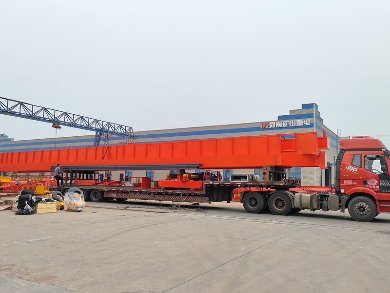 通用橋式起重機(jī) QDXX32/5t—27.7m 制作完成，發(fā)往陜西省銅川市交付客戶使用。