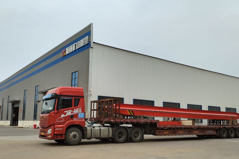 電動(dòng)單梁起重機(jī)3臺(tái) LD5t—16.8m LD3t—16.5m /2臺(tái) 制作完成，發(fā)往江西南昌交付客戶使用。