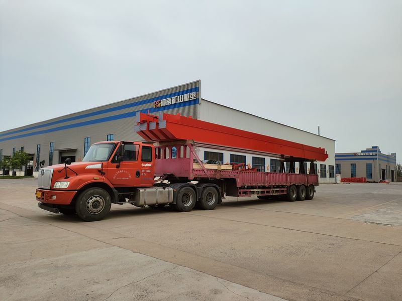 電動(dòng)葫蘆橋式起重機(jī) 3臺(tái) LH5t-17m 制作完成，發(fā)往河南漯河交付客戶使用。